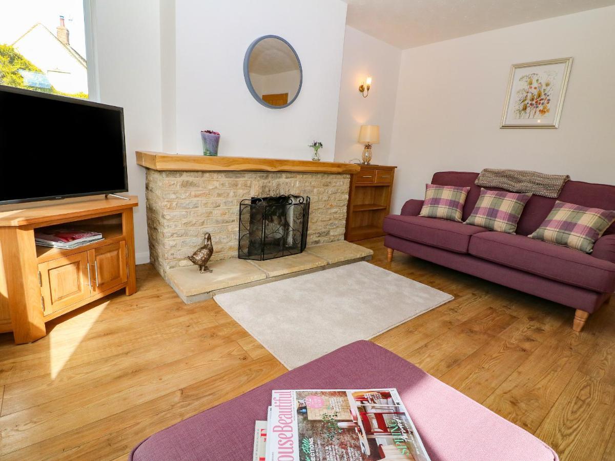 Honeystones Villa Witney Exterior photo