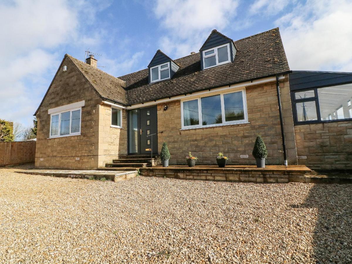 Honeystones Villa Witney Exterior photo